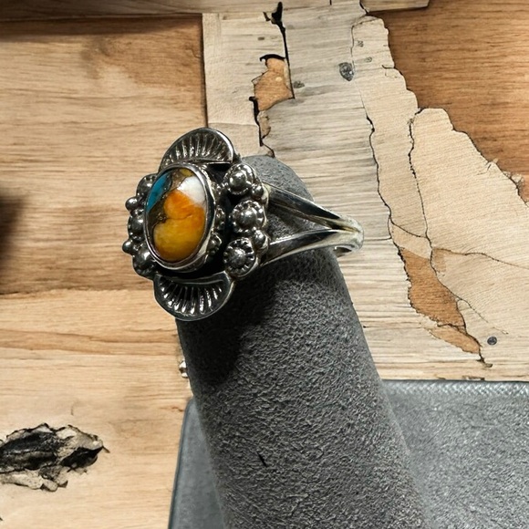 Spiny Oyster Sterling Silver Ring - Picture 4 of 13